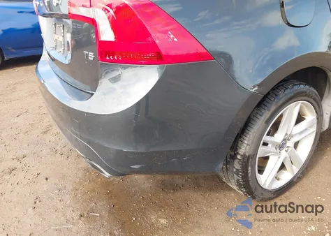 2014 Volvo S60 T5 из США, поврежденный, VIN YV1612FS9E2278235